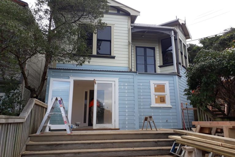 Photo of property in 21 Mortimer Terrace, Aro Valley, Wellington, 6021