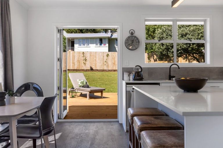 Photo of property in 5 Brixham Place, Merrilands, New Plymouth, 4312