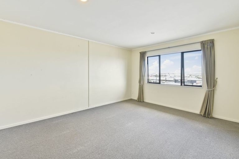 Photo of property in 6/11 Jack Conway Avenue, Manukau, Auckland, 2104