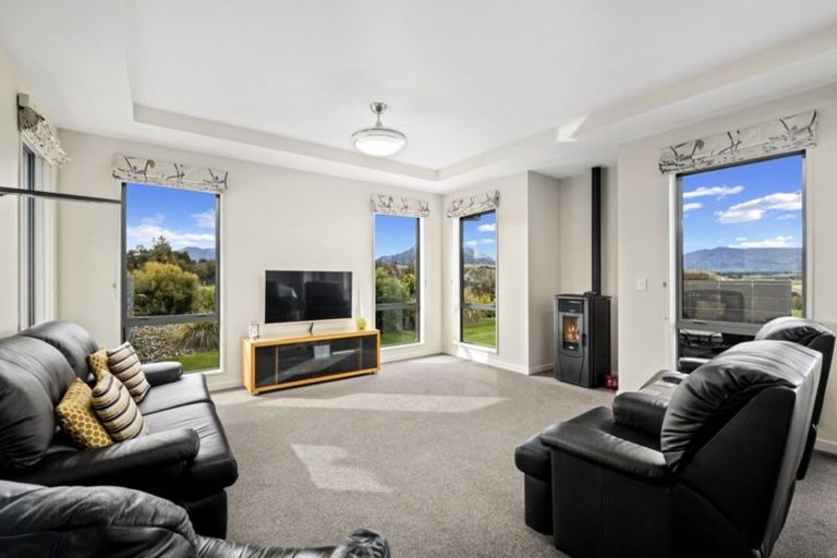 Photo of property in 1 Hardie Place, Albert Town, Wanaka, 9305