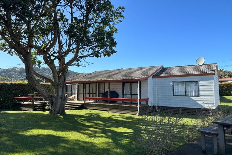 Photo of property in 68 Tindalls Bay Road, Tindalls Beach, Whangaparaoa, 0930
