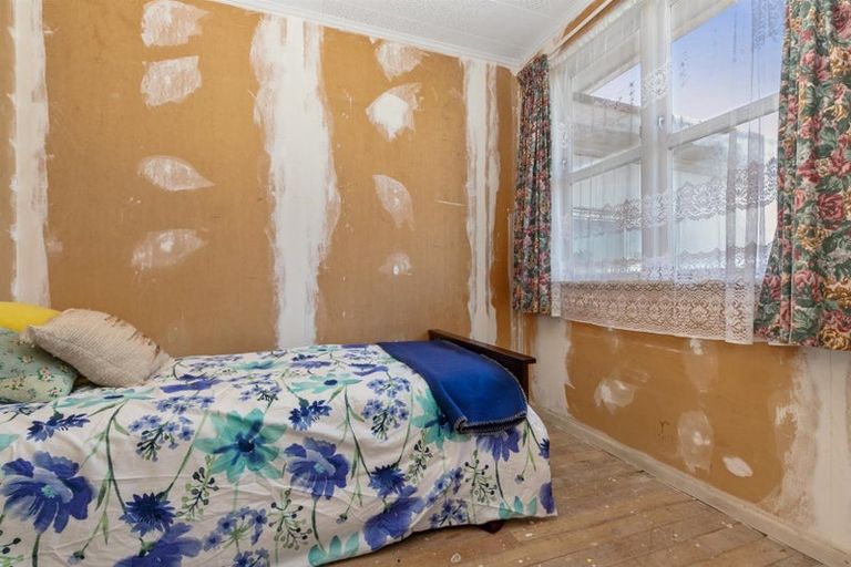 Photo of property in 14 Karaka Road, Kawakawa Bay, Papakura, 2585