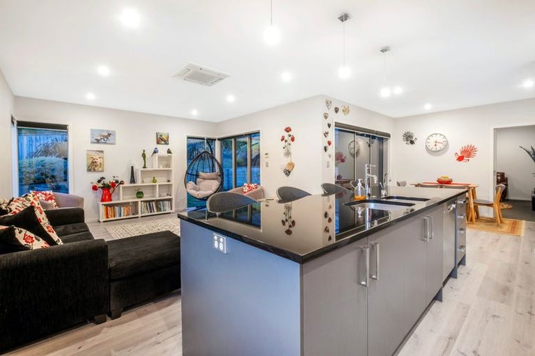 Photo of property in 98 Aotea Drive, Aotea, Porirua, 5024