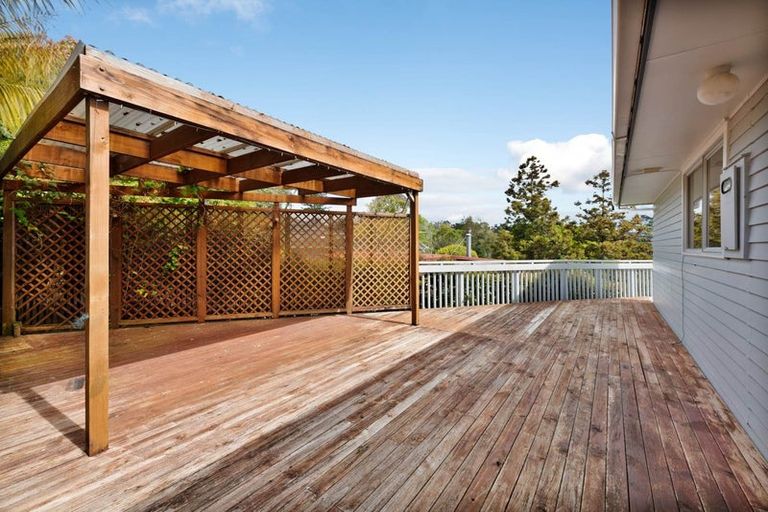 Photo of property in 28 Nor'east Drive, Northcross, Auckland, 0632