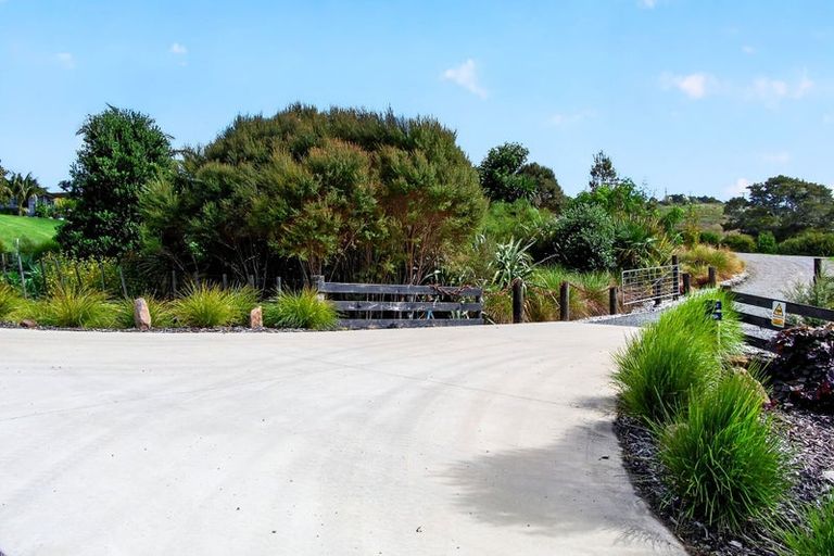 Photo of property in 252 Oneriri Road, Kaiwaka, 0573