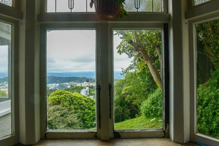 Photo of property in 1b Apuka Street, Brooklyn, Wellington, 6021