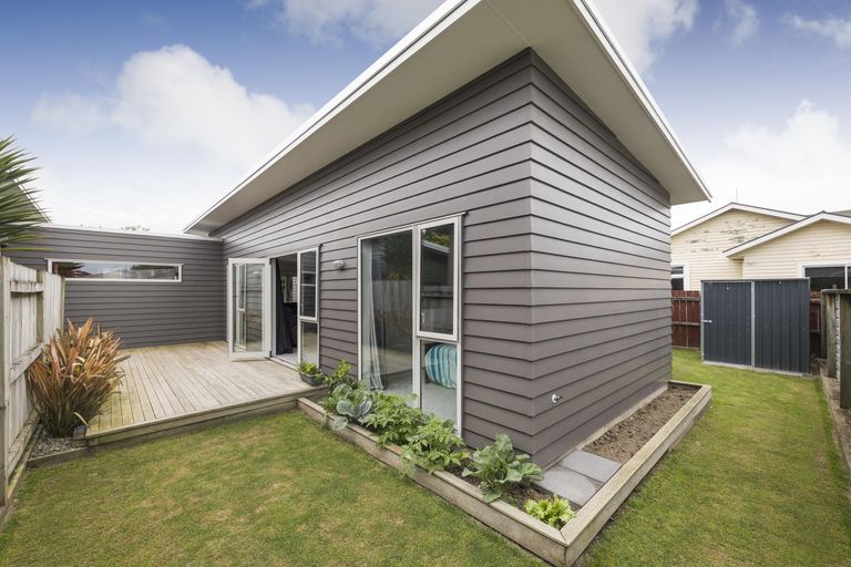 Photo of property in 6a Chelwood Street, Takaro, Palmerston North, 4412