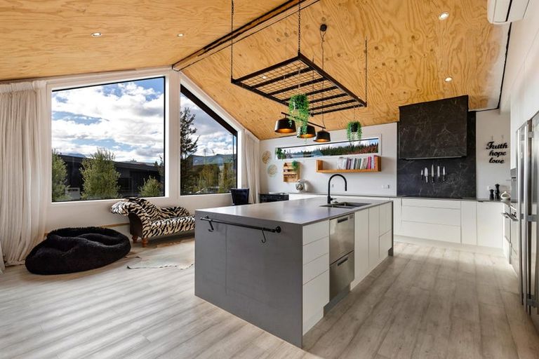 Photo of property in 23 Westview Road, Wanaka, 9305