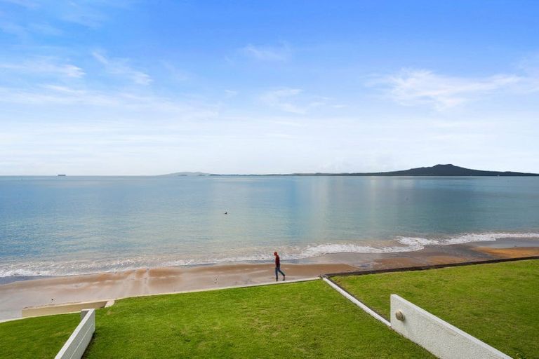 Photo of property in 1/15 Craig Road, Milford, Auckland, 0620