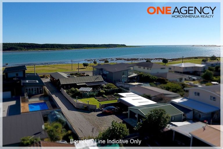Photo of property in 35 Hartley Street, Foxton Beach, Foxton, 4815