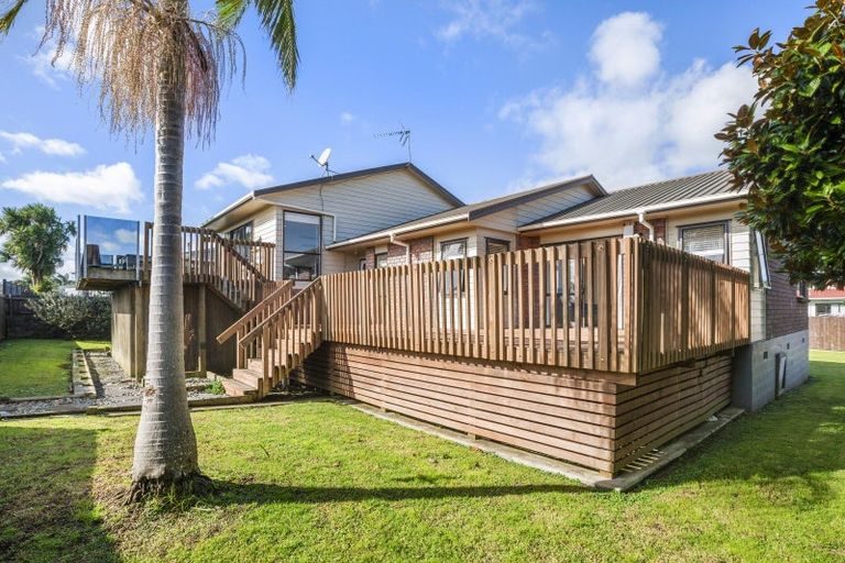 Photo of property in 2 Litchfield Place, Clarks Beach, 2122
