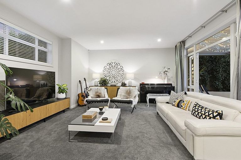 Photo of property in 3/309 Beach Road, Campbells Bay, Auckland, 0630