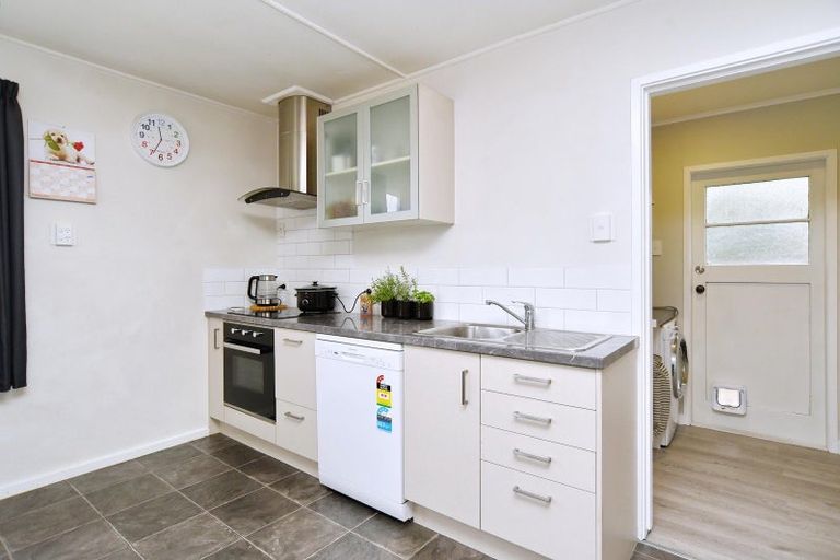 Photo of property in 23 Rowcliffe Crescent, Avonside, Christchurch, 8061