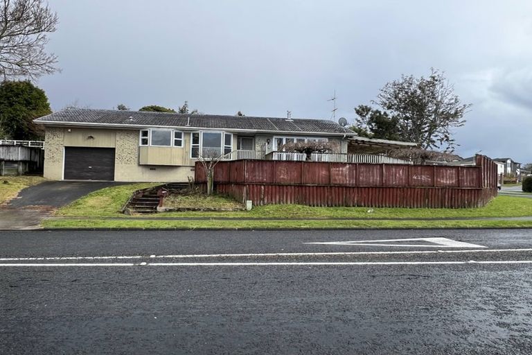 Photo of property in 1 Mirrabooka Avenue, Botany Downs, Auckland, 2010