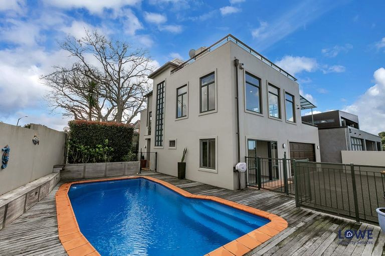 Photo of property in 1a Bournemouth Terrace, Murrays Bay, Auckland, 0630