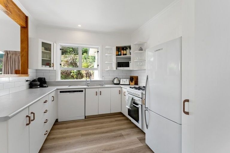 Photo of property in 41 Queens Road, Glen Avon, New Plymouth, 4312