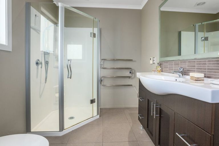 Photo of property in 9 Greenstone Place, Aotea, Porirua, 5024