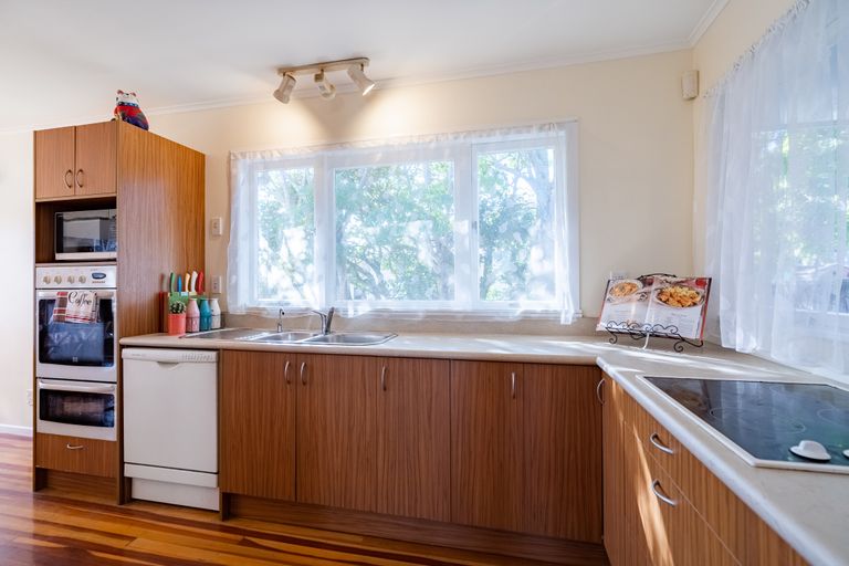 Photo of property in 16 Tomo Street, New Lynn, Auckland, 0600