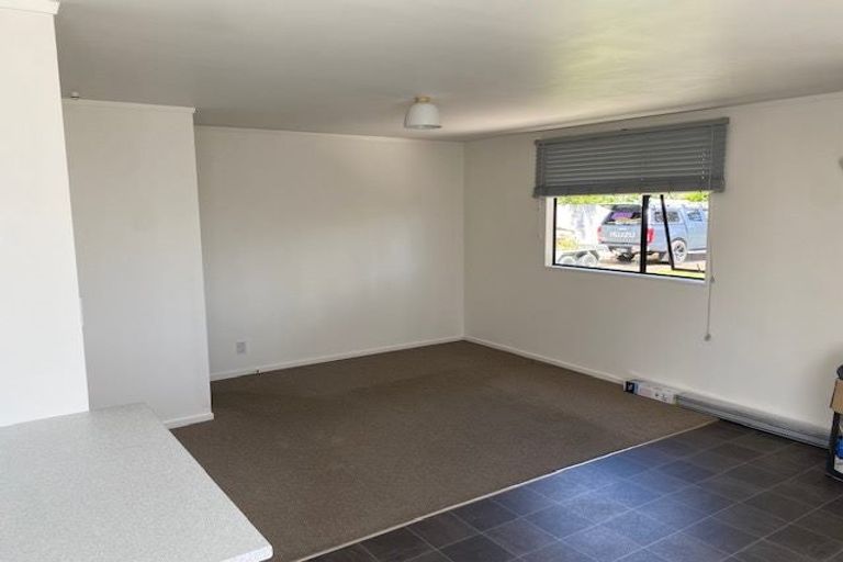 Photo of property in 1/98 Titirangi Road, New Lynn, Auckland, 0600