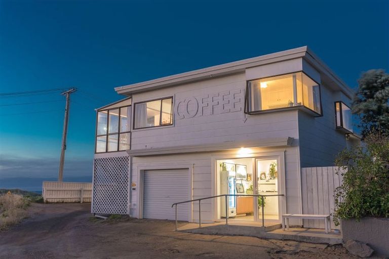 Photo of property in 21 Ocean Beach Street, Foxton Beach, Foxton, 4815