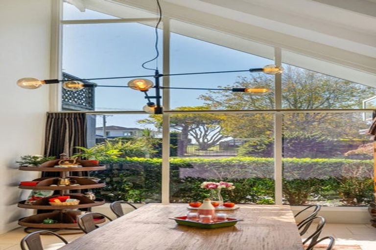 Photo of property in 20a Riverlea Avenue, Pakuranga, Auckland, 2010