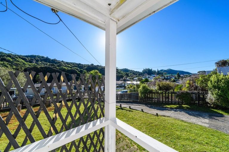 Photo of property in 63 Hampden Street, Picton, 7220