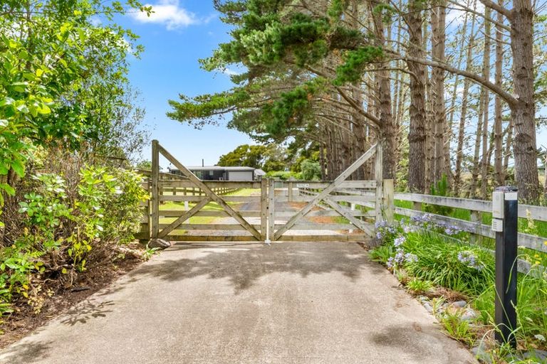 Photo of property in 842a South Head Road, South Head, Helensville, 0874