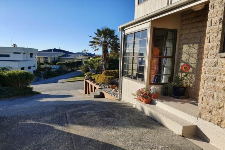 Photo of property in 2 Stanton Crescent, Karoro, Greymouth, 7805