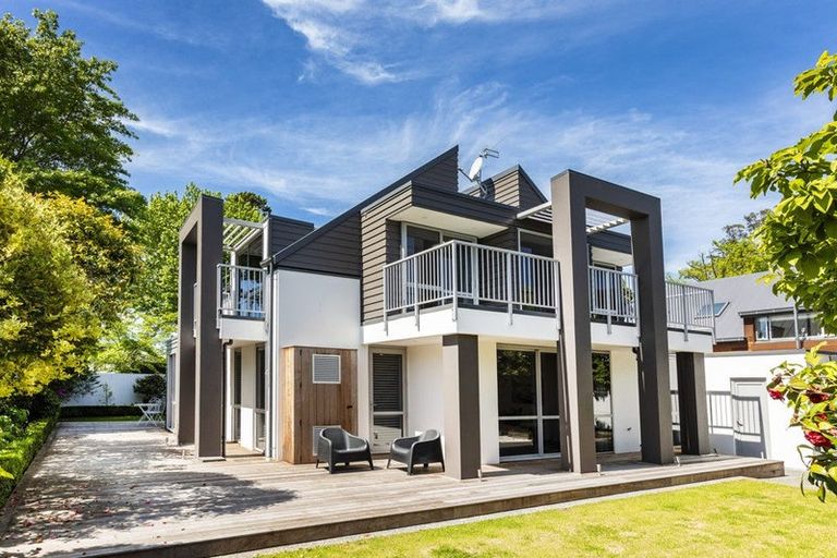 Photo of property in 17 Helmores Lane, Merivale, Christchurch, 8014