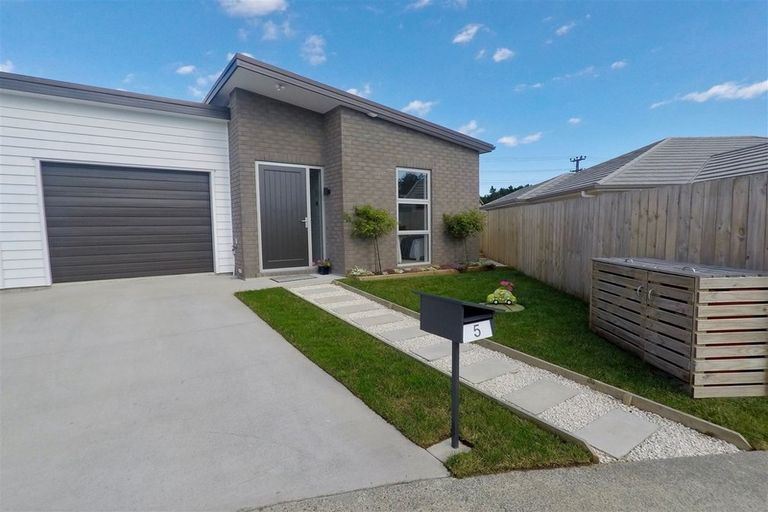 Photo of property in 5 Sauterne Road, Kumeu, 0810