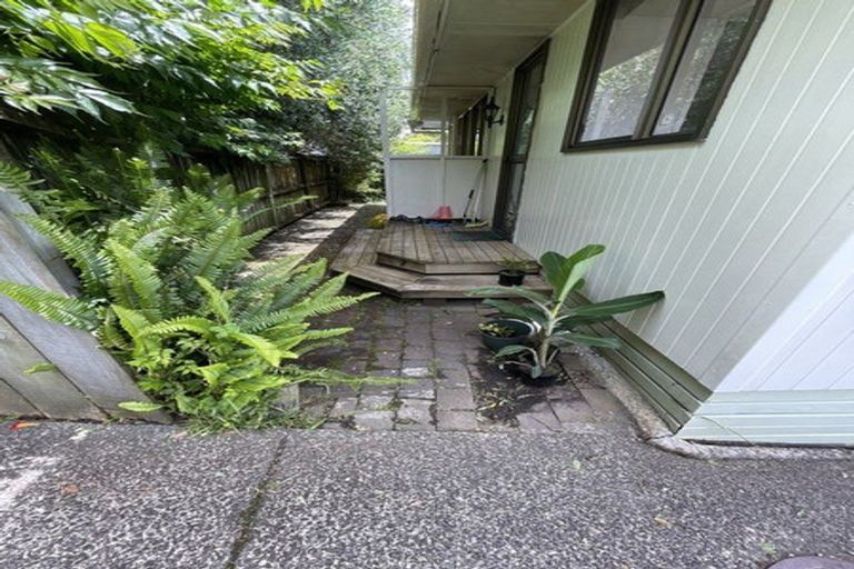 Photo of property in 1/144 Sunset Road, Unsworth Heights, Auckland, 0632