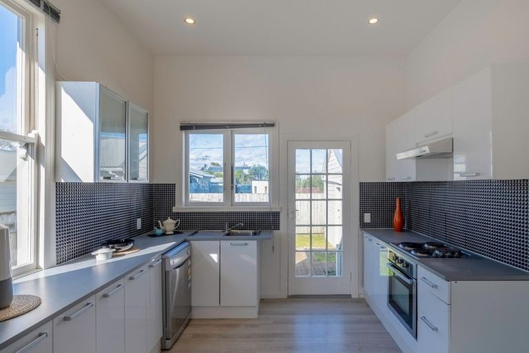 Photo of property in 40 Weraroa Road, Levin, 5510