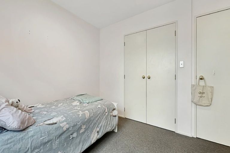 Photo of property in 2/15 Stephanie Close, Glenfield, Auckland, 0629