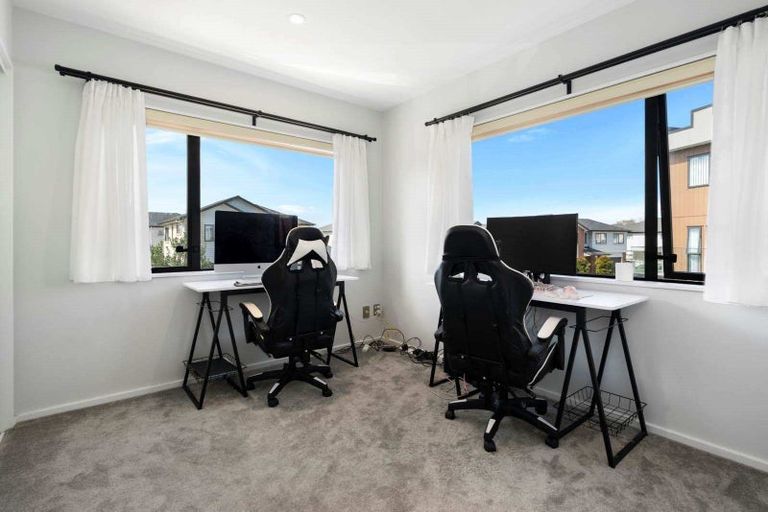 Photo of property in 40 Bordeaux Parade, Te Atatu South, Auckland, 0610