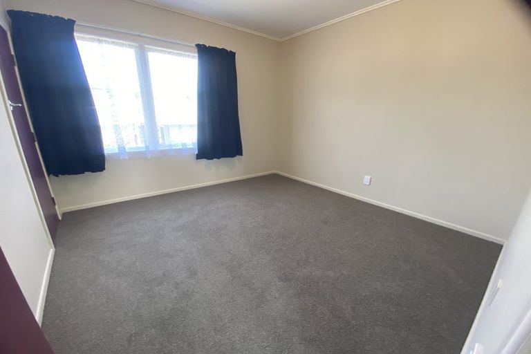Photo of property in 5 Gregg Place, Sunnyvale, Auckland, 0612