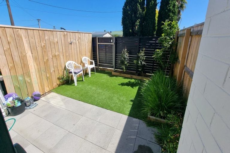 Photo of property in 4/12 Tawa Road, Te Atatu Peninsula, Auckland, 0610