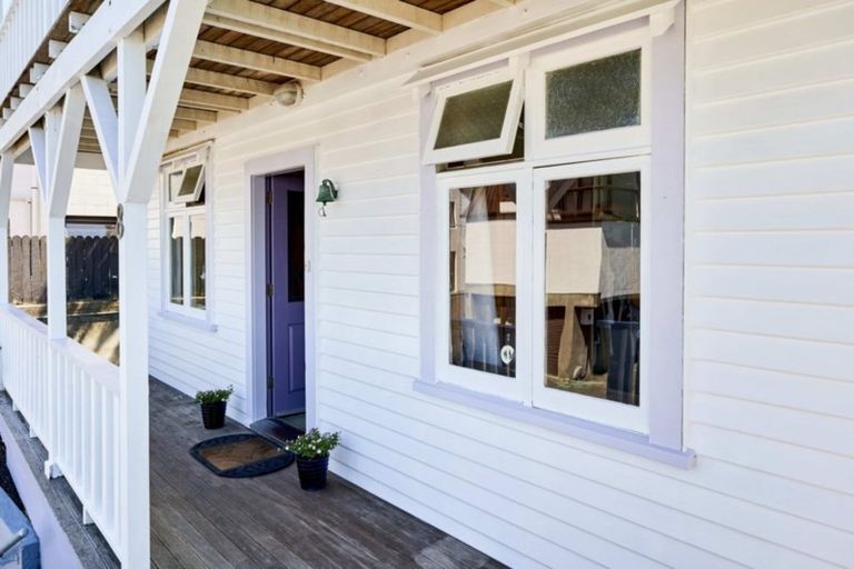 Photo of property in 8 Pitarua Street, Thorndon, Wellington, 6011