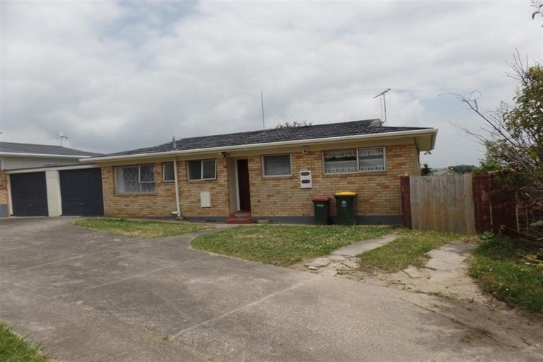 Photo of property in 2/15 Ballater Place, Highland Park, Auckland, 2010