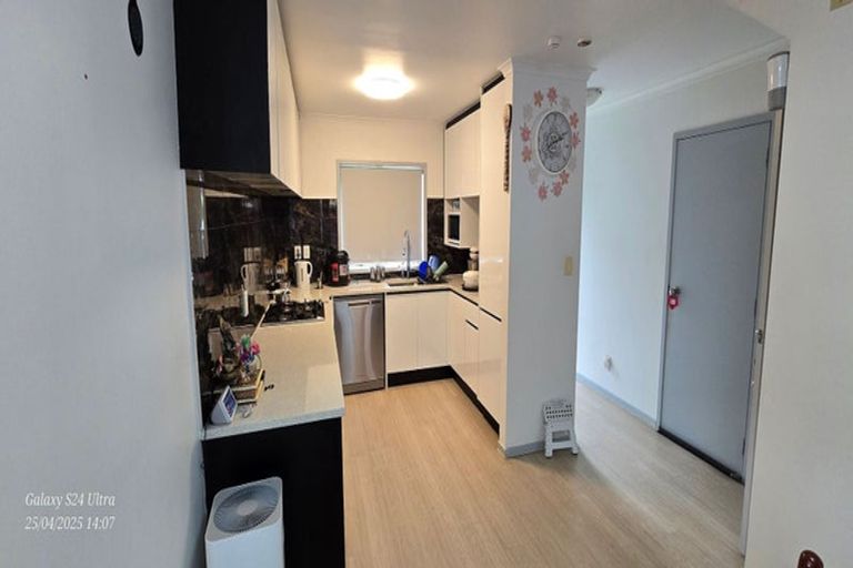 Photo of property in 20 Barnea Circle, Glen Eden, Auckland, 0602