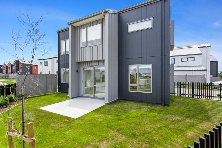 Photo of property in 39 Parkmore Drive, Rosehill, Papakura, 2113