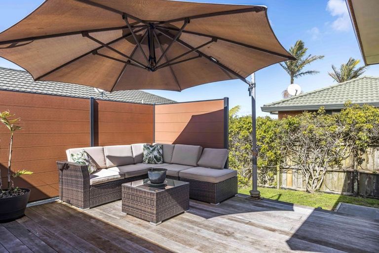 Photo of property in 15 Kath Hopper Drive, Orewa, 0931