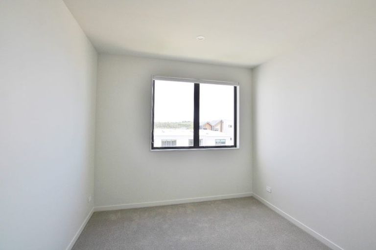 Photo of property in 10 Porowha Road, Westgate, Auckland, 0814