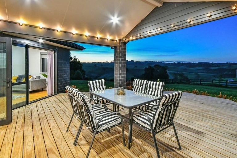 Photo of property in 15 Hereford Lane, Ararimu, Drury, 2579