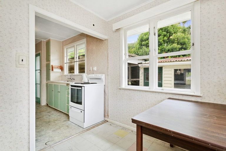 Photo of property in 57 Franklyn Road, Tawa, Wellington, 5028