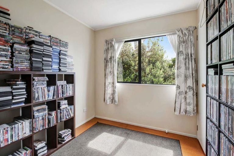 Photo of property in 16 Orewa Heights Crescent, Orewa, 0931