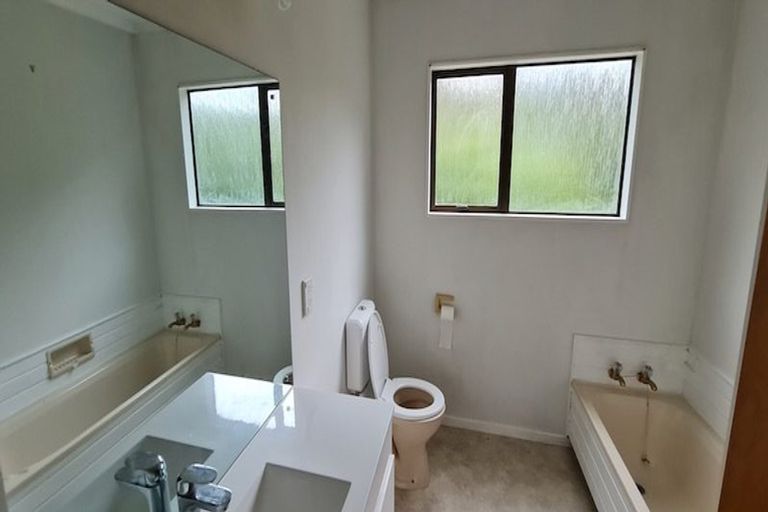 Photo of property in 6 Wingfield Place, Churton Park, Wellington, 6037