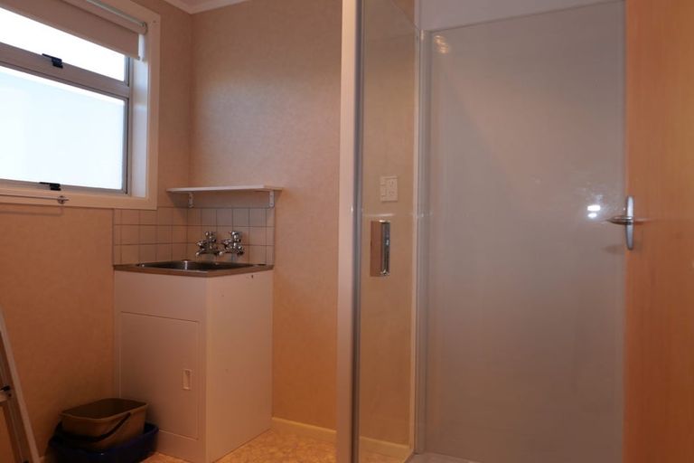 Photo of property in 115 Gloaming Hill, Titahi Bay, Porirua, 5022