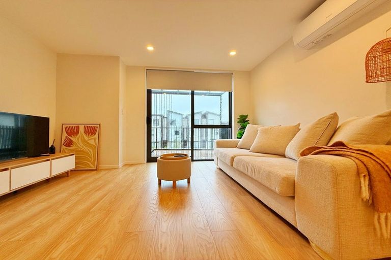 Photo of property in 9/32a Westgate Drive, Massey, Auckland, 0614