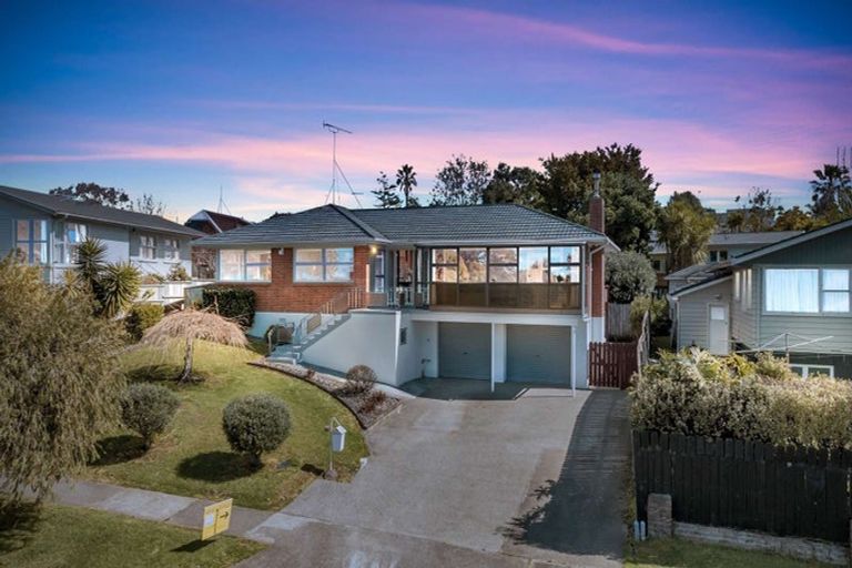 Photo of property in 75 Ennis Avenue, Pakuranga Heights, Auckland, 2010