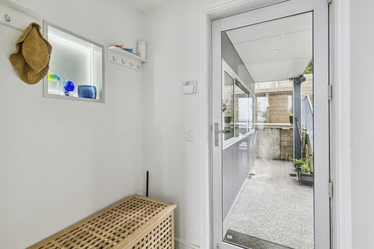 Photo of property in 100 Owhiro Bay Parade, Owhiro Bay, Wellington, 6023